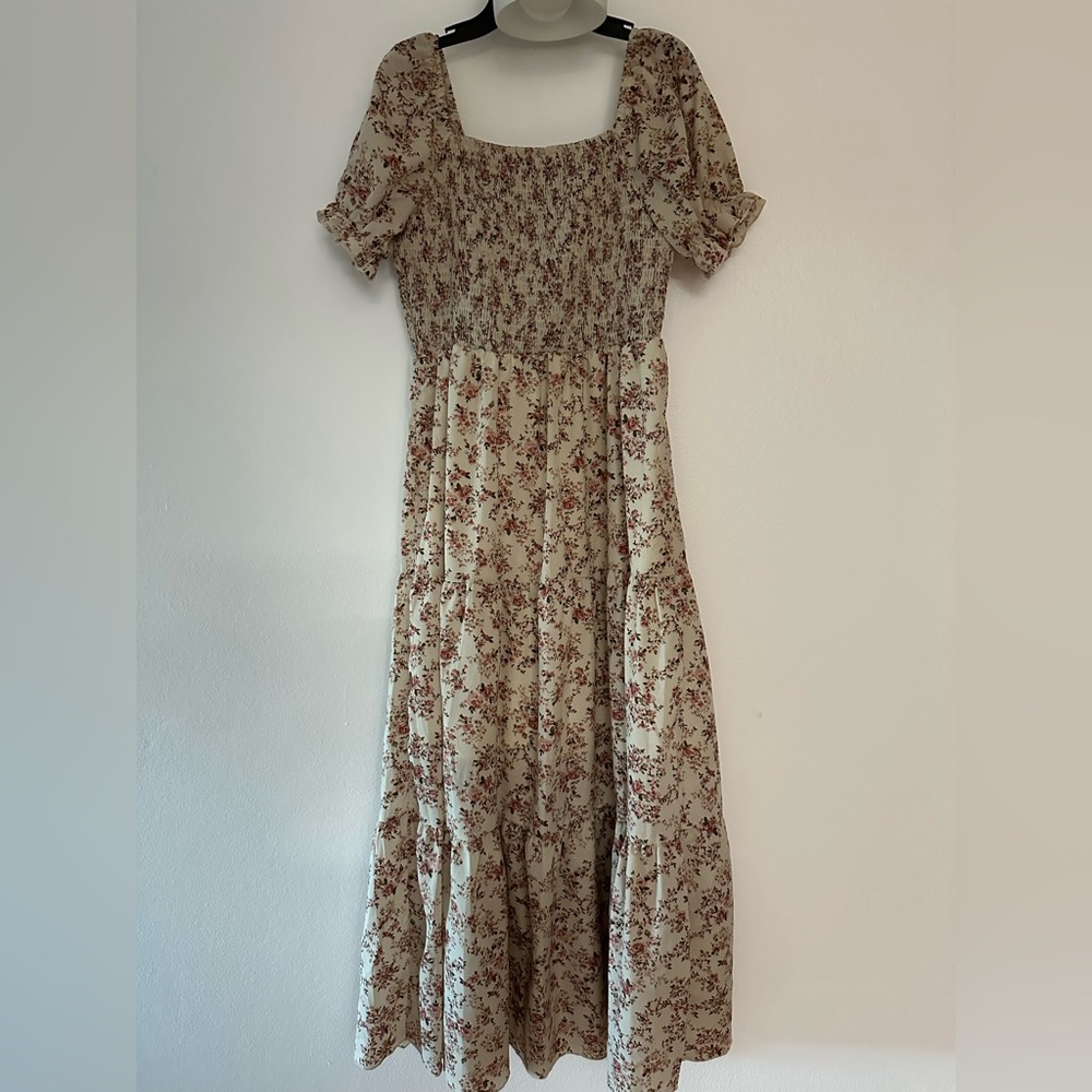 Unbranded floral short sleeve maxi dress size medium, new without tag.